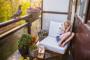 6 April 2020 – The photographer’s daughter Merel cowers after Dollie flies past and perches on the balcony, before entering the house, in Vlaardingen, the Netherlands.