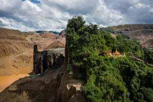 Temple and Half-Mountain, Hkun Lat