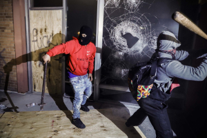 29 May 2020 – A small group vandalizes a bank building, as mobile demonstrations converge around the Minneapolis Police Department 5th Precinct, in Minneapolis, Minnesota, USA.